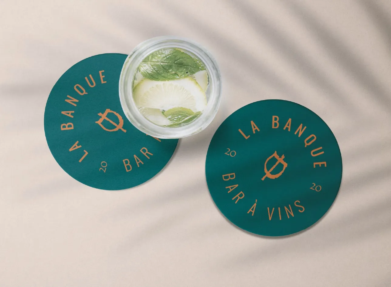 Sous-verre de cocktail portant le logo
