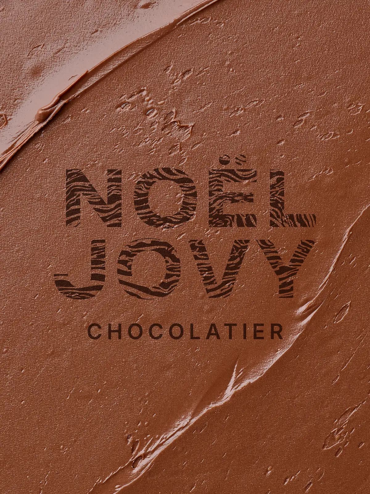 Le lettrage Noël Jovy habité par une texture veinée