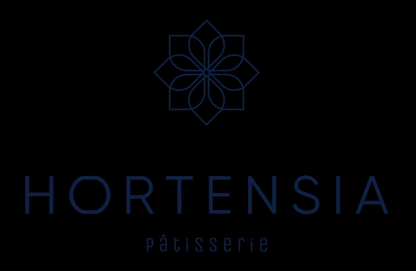 Le logo de L'Hortensia, pâtisserie née de La pomme d'or à Sancerre : la fleur, le nom et la mention pâtisserie, en bleu nuit