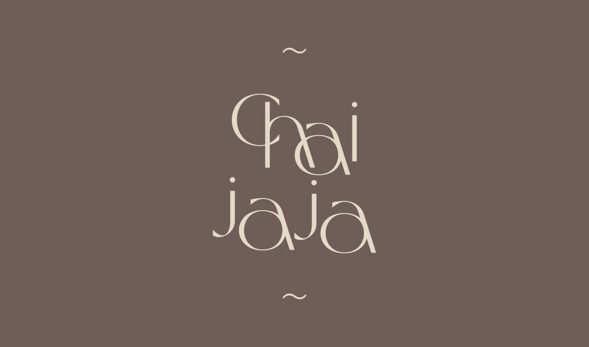 Variation du logo de Chai Jaja sur fond taupe