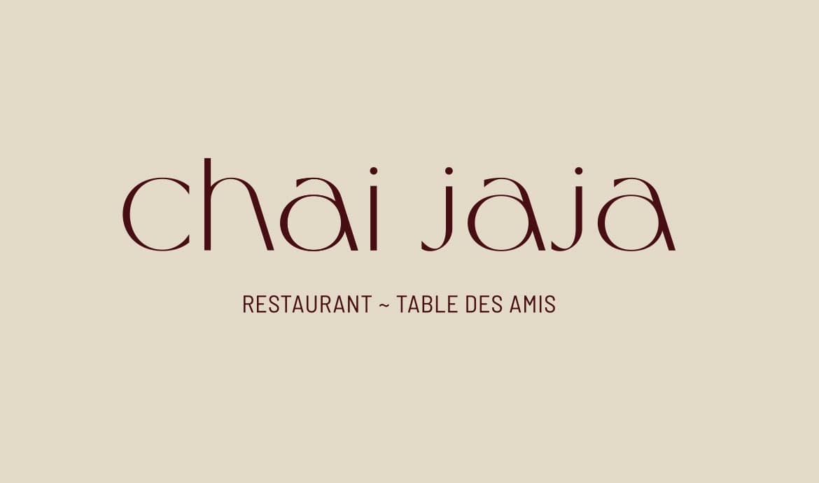 Variation du logo de Chai Jaja sur fond crème