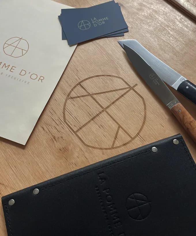 Menu personnalisé créé pour La pomme d'or, restaurant à Sancerre