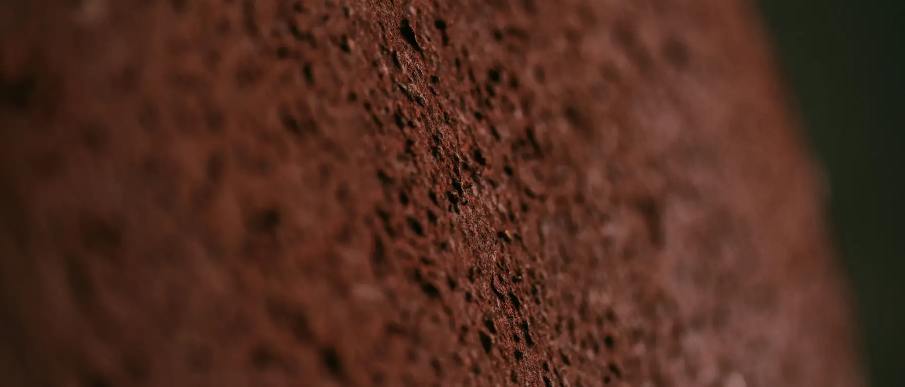 La texture du cacao de la maison Noël Jovy, en gros plan